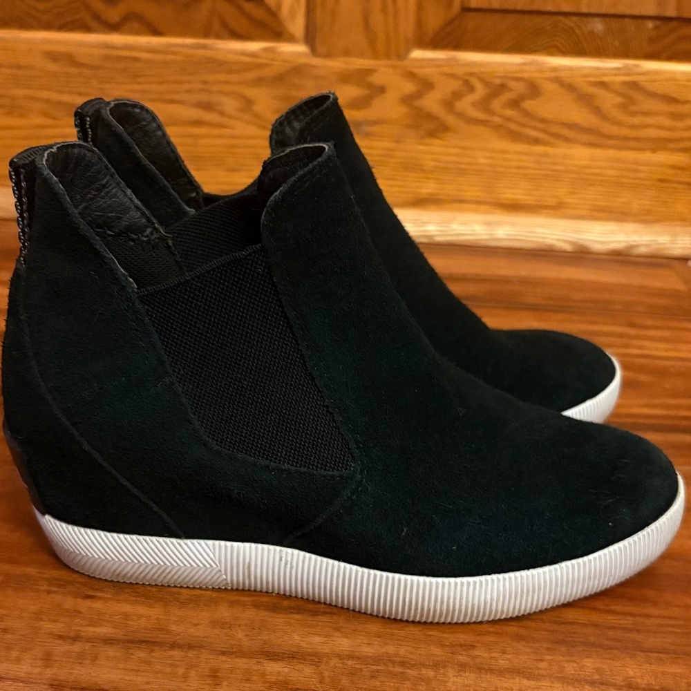 Sorel out and about black wedge heel boot sz 7.5